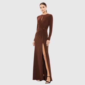 IEENA FOR MAC DUGGAL NWOT 55708
Long Sleeve Keyhole Draped Gown